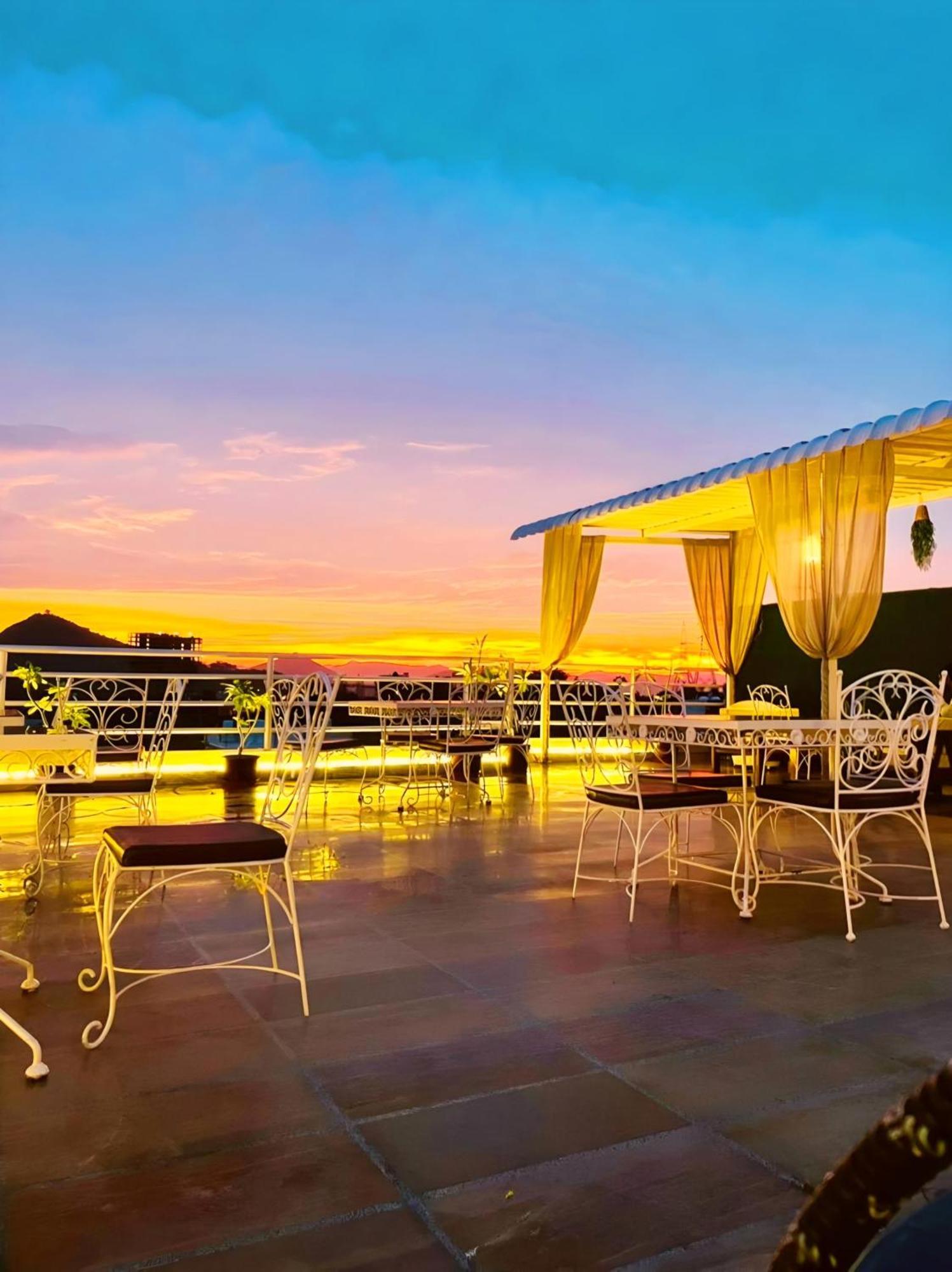 אודייפור Hotel The Celebration By Amod Best Hotel & Rooftop מראה חיצוני תמונה