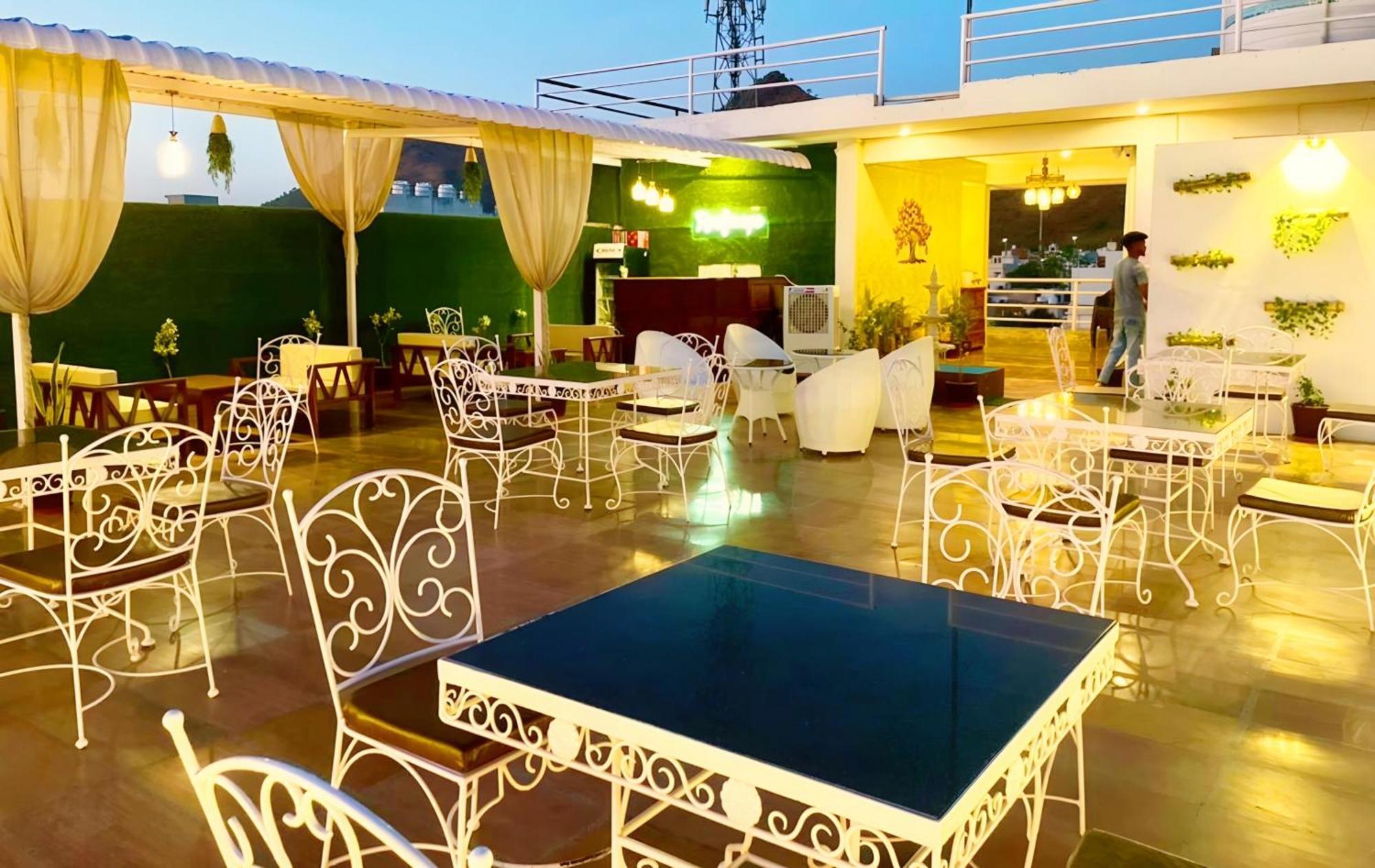 אודייפור Hotel The Celebration By Amod Best Hotel & Rooftop מראה חיצוני תמונה